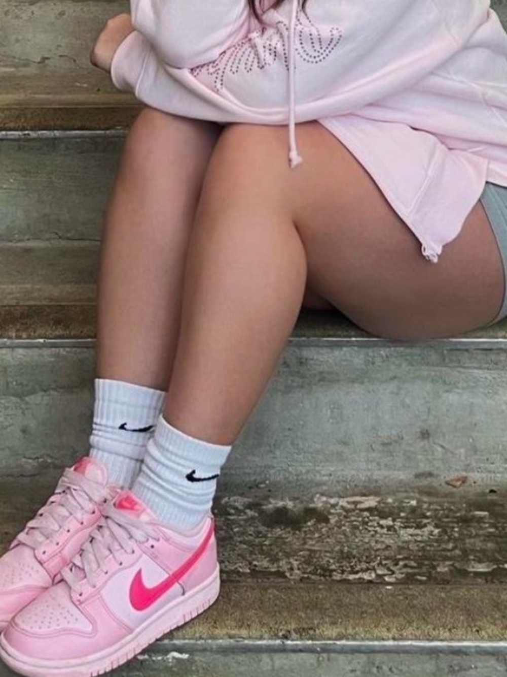 Nike Dunk Low Triple Barbie Pink Shoes Men’s size 8 / Women’s size 9 - Picture 10 of 10